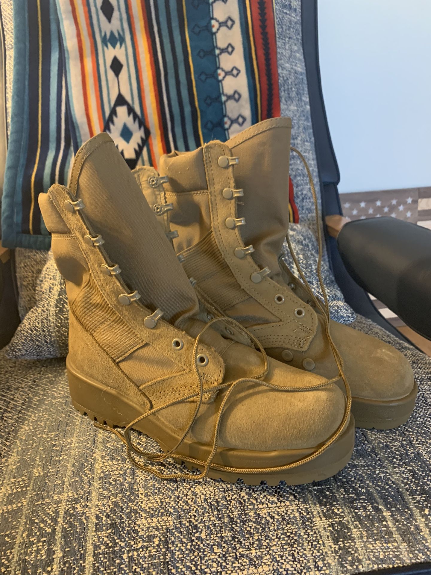 Military service boots Sz 7.5 Men’s