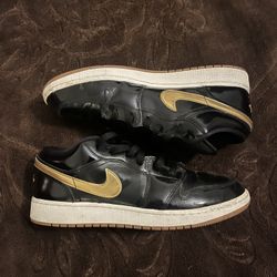 Jordan 1 Low Metallic Gold 