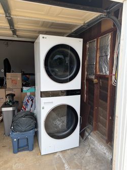 LG WashTower, Gas | 4.5 cu. ft. Washer / 7.4 cu. ft. Dryer | White