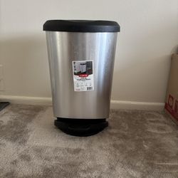 Curver Step Trash Can 