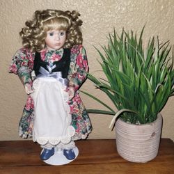 Vintage 1994 Ashton-Drake “Mary Mary Quite Contrary” Porcelain Doll