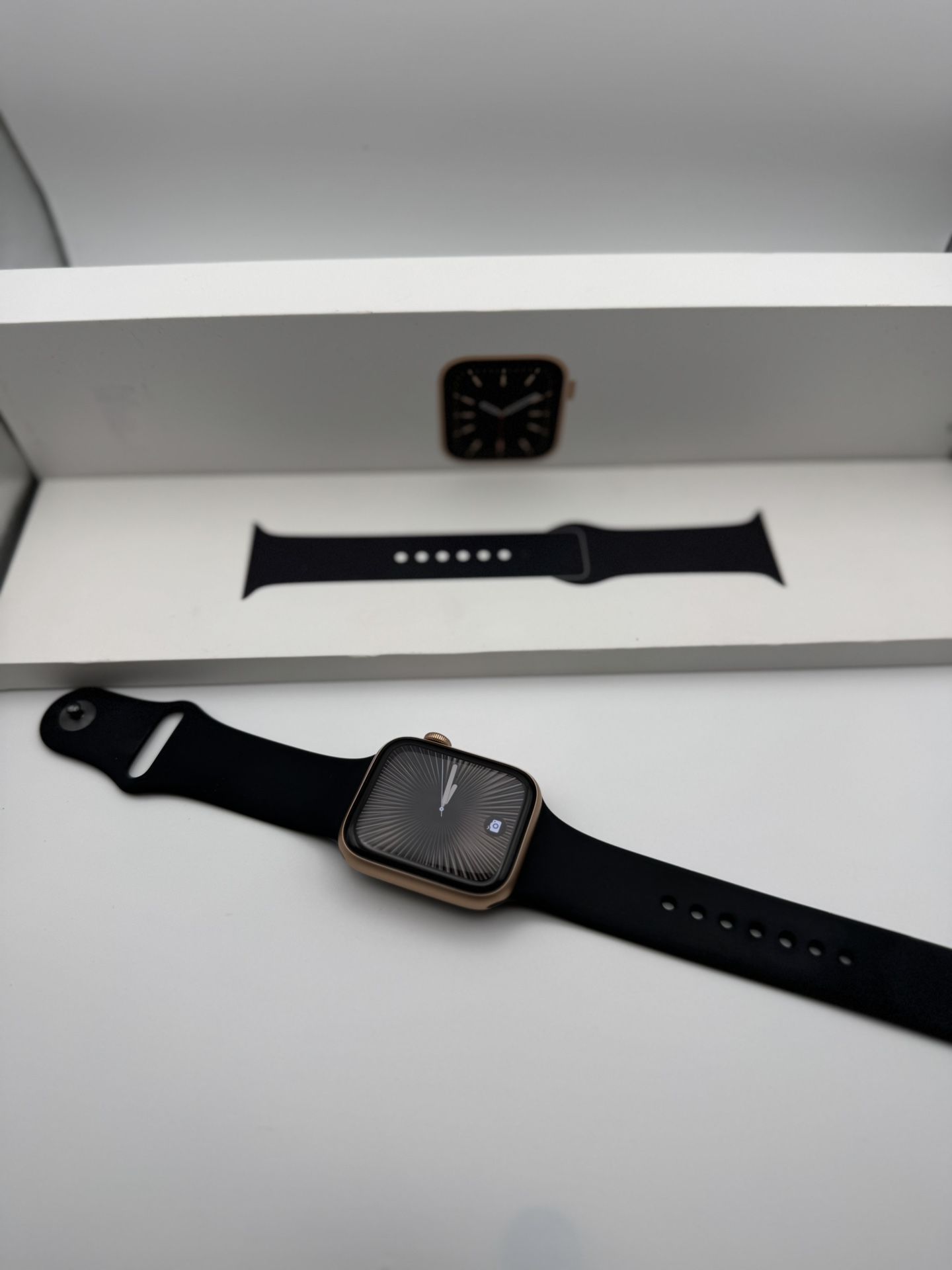 Apple Watch Series 6 GPS + Cellular Aluminum 44mm