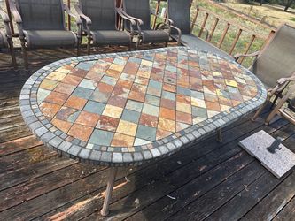 Outdoor patio table
