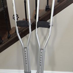 Kids/teen crutches 4’6-5’2” with arm pillow cover and hand pillow covers