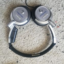 Sony MDR NC6 noise canceling headphones