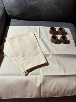 Beige  cloth napkins, and 4 holders