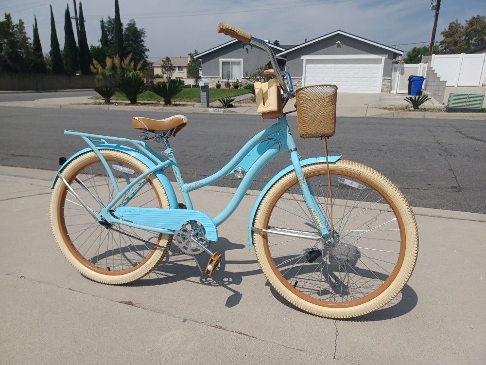 Huffy Nel Lusso Beach Cruiser Bike