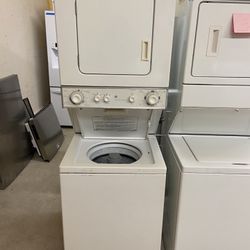 GE STACKABLE LAUNDRY UNIT 