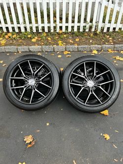 19” Staggered 2020 Mustang GT ALMOST NEW NICHE Rims and tires.