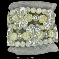 Cream Pearl Bow Bracelet 🤍