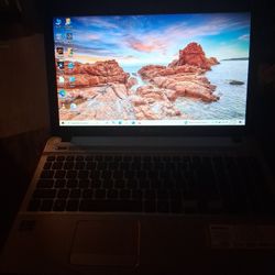Gateway NV57H57U Laptop