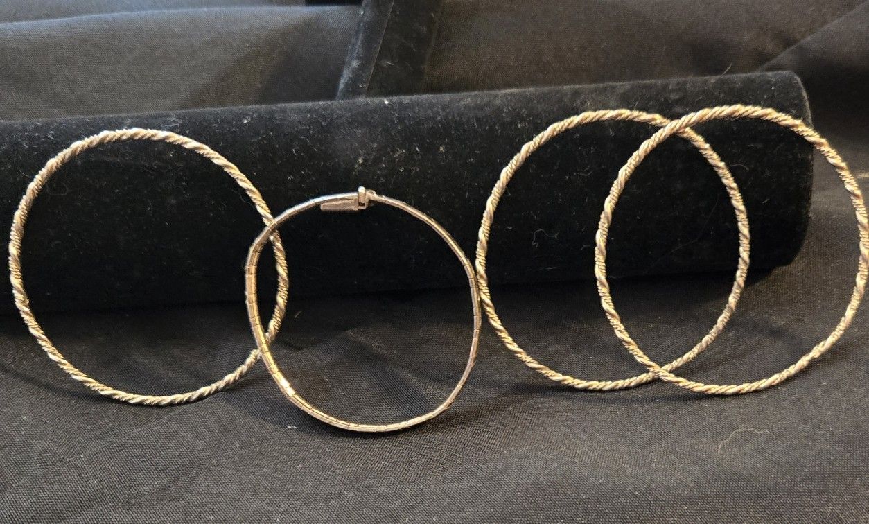 4 Bracelets