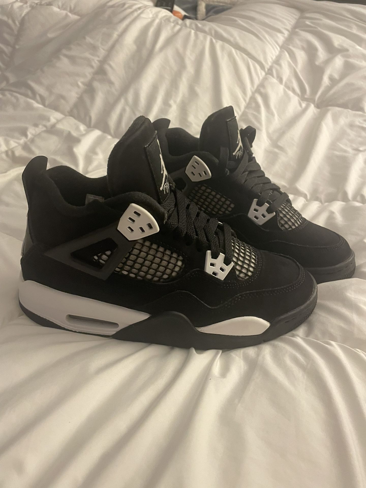 Air Jordan 4 Retro 'White Thunder' FQ8138-001 Boys Youth Size 5 Womens 6.5 Black Nike Sneakers Shoes
