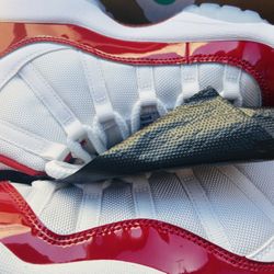 Jordan 11 Cherry Size 6Y