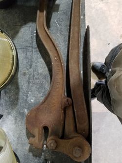 Sheet metal hole punch