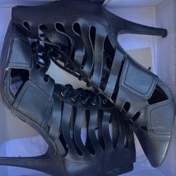 WOMENS HEELS in 8