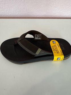 Reef Flip Flops with Bottle Opener, US men’s size 8