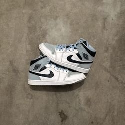 Jordan 1 Mid Ice Blue 