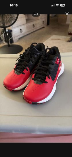 Under Armour  size 4