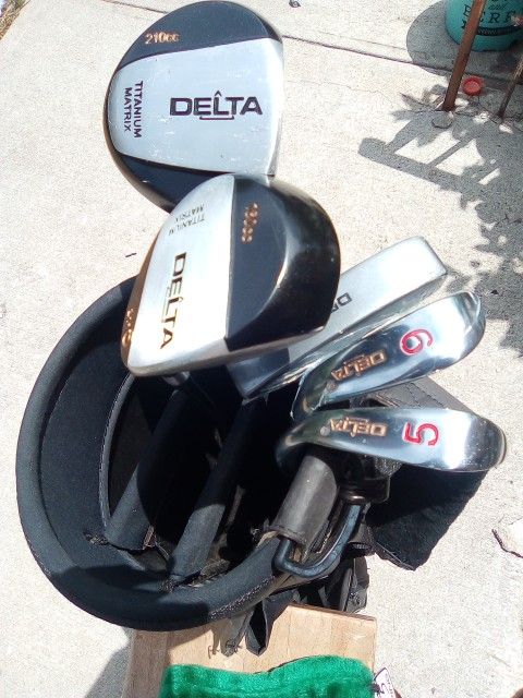 Delta Accu Flo Golf Clubs Set