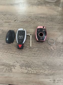 Vendo llave de Mercedes GLC (contact info removed) con llave de emergencia