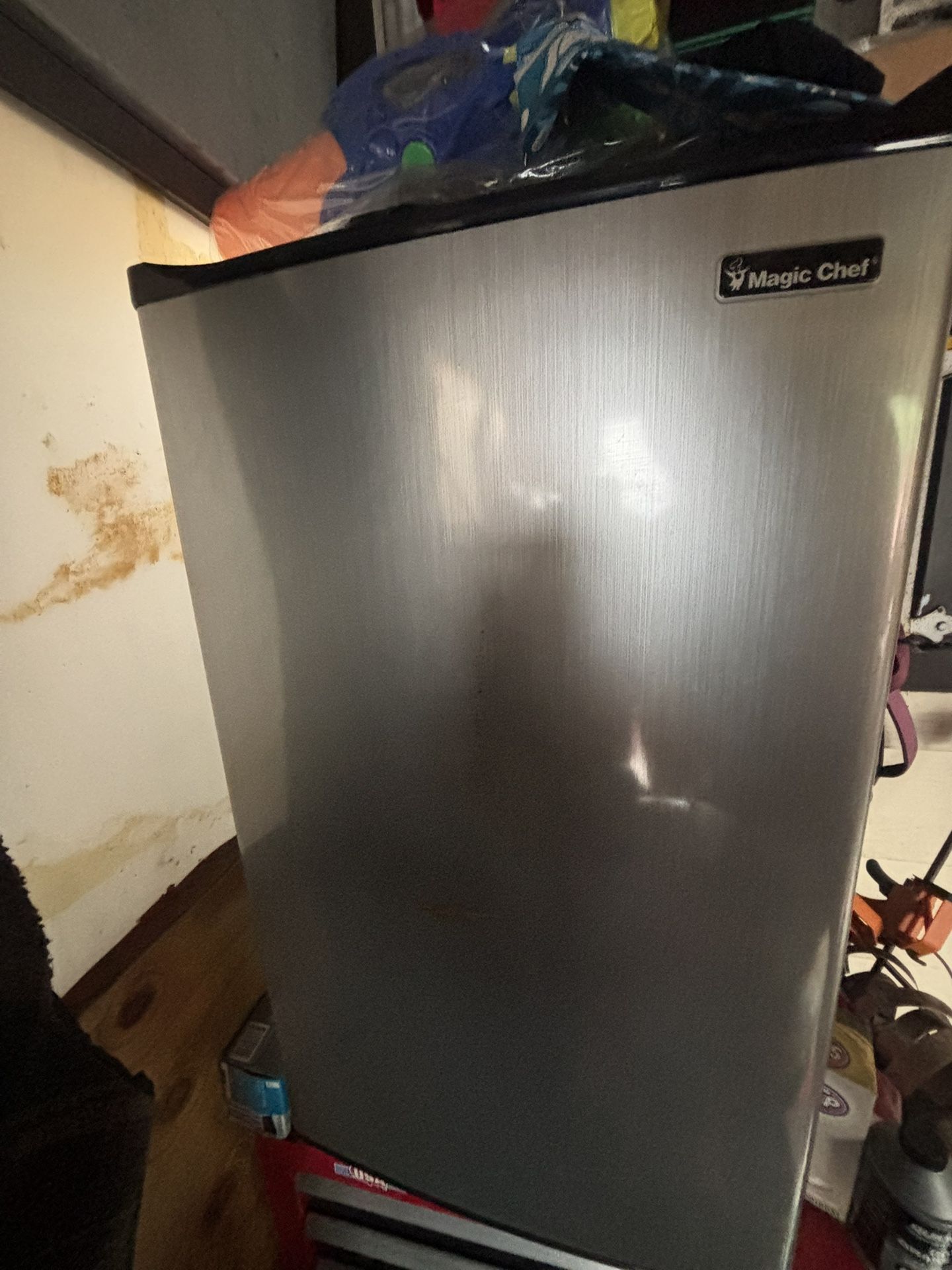 Magic Chef Mini fridge