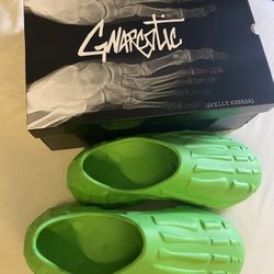 Gnarcotic Skelly Runners Lime Green