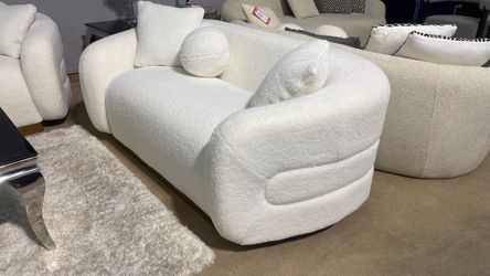 White Boucle Teddy Sherpa Sofa / Sofá Cómodo