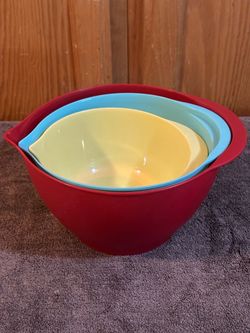 3-Piece Plastic Nesting Mixing Bowl Set (Red/Blue/Yellow)