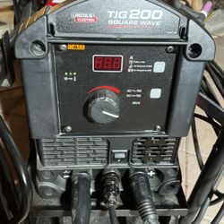  Lincoln 200amp 120/240V Ac/Dc Tig Welder With Extras 