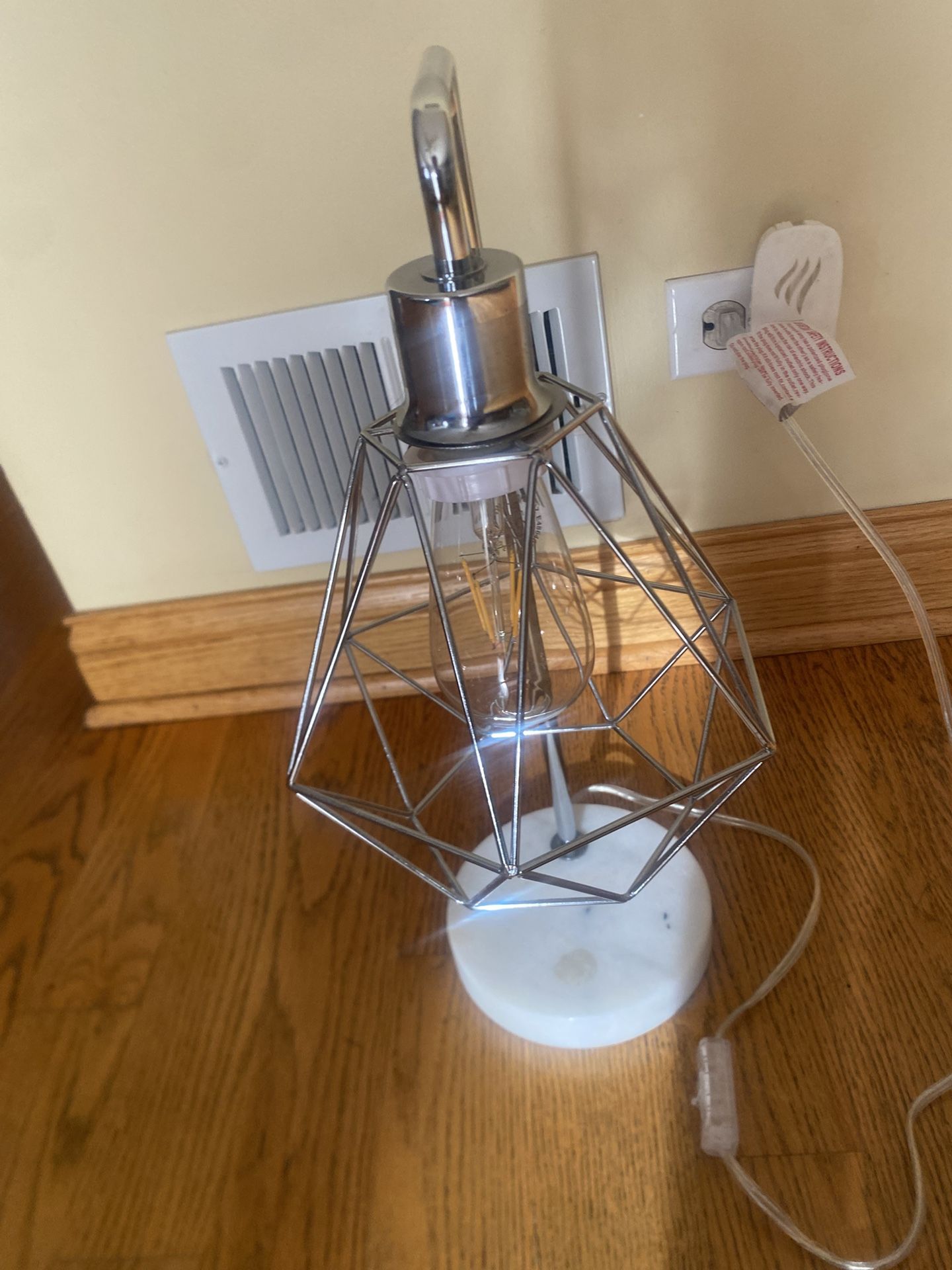 Desk /nightstand 20” Lamp