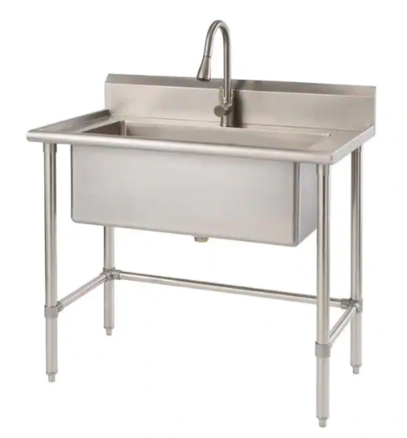 Utility Sink with Pull-Out Faucet