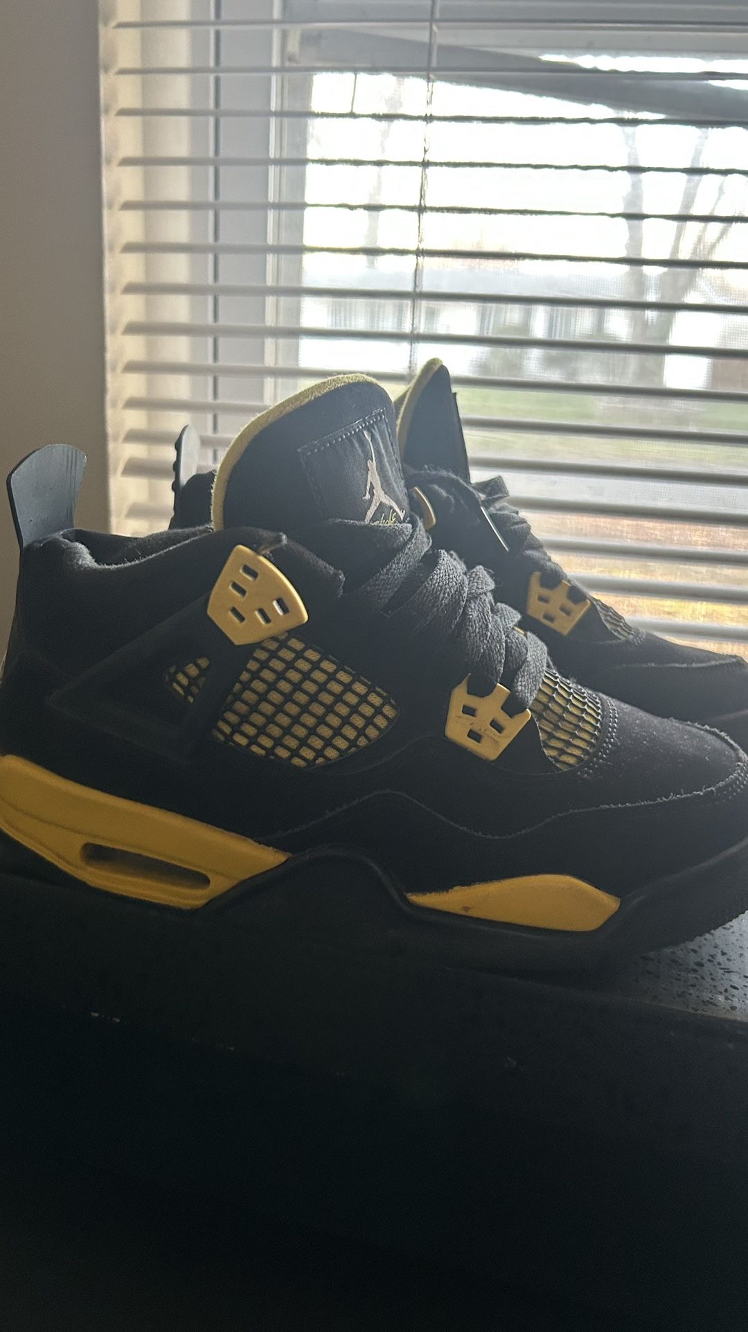 SIZE 5.5 Air jordan 4 Retro GS ‘Thunder’ 2023
