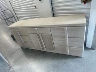 Dresser/ Buffet 