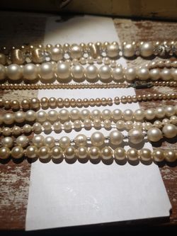 5 Fake Pearl Necklaces