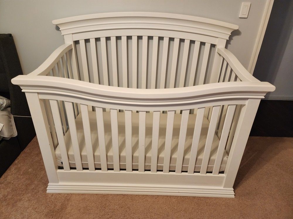 Baby Crib With Mattress 