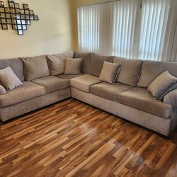 Sectional couch - great condition