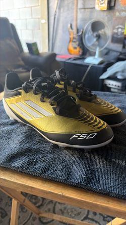Messi soccer cleats size 4Y kids