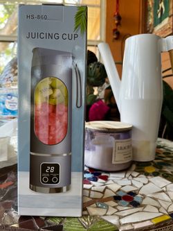 Juicing cup, white