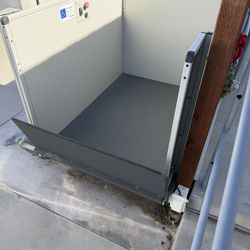 Bruno wheelchair/platform lift