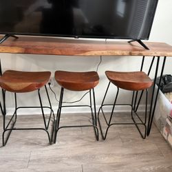 Beautiful Brand new Wood High Top bar Set