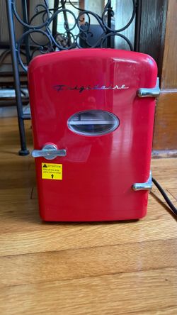 Frigidaire 6-Can Retro Mini Fridge / Personal Cooler Like New!
