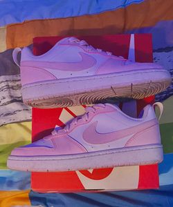 Size 4 Nike
