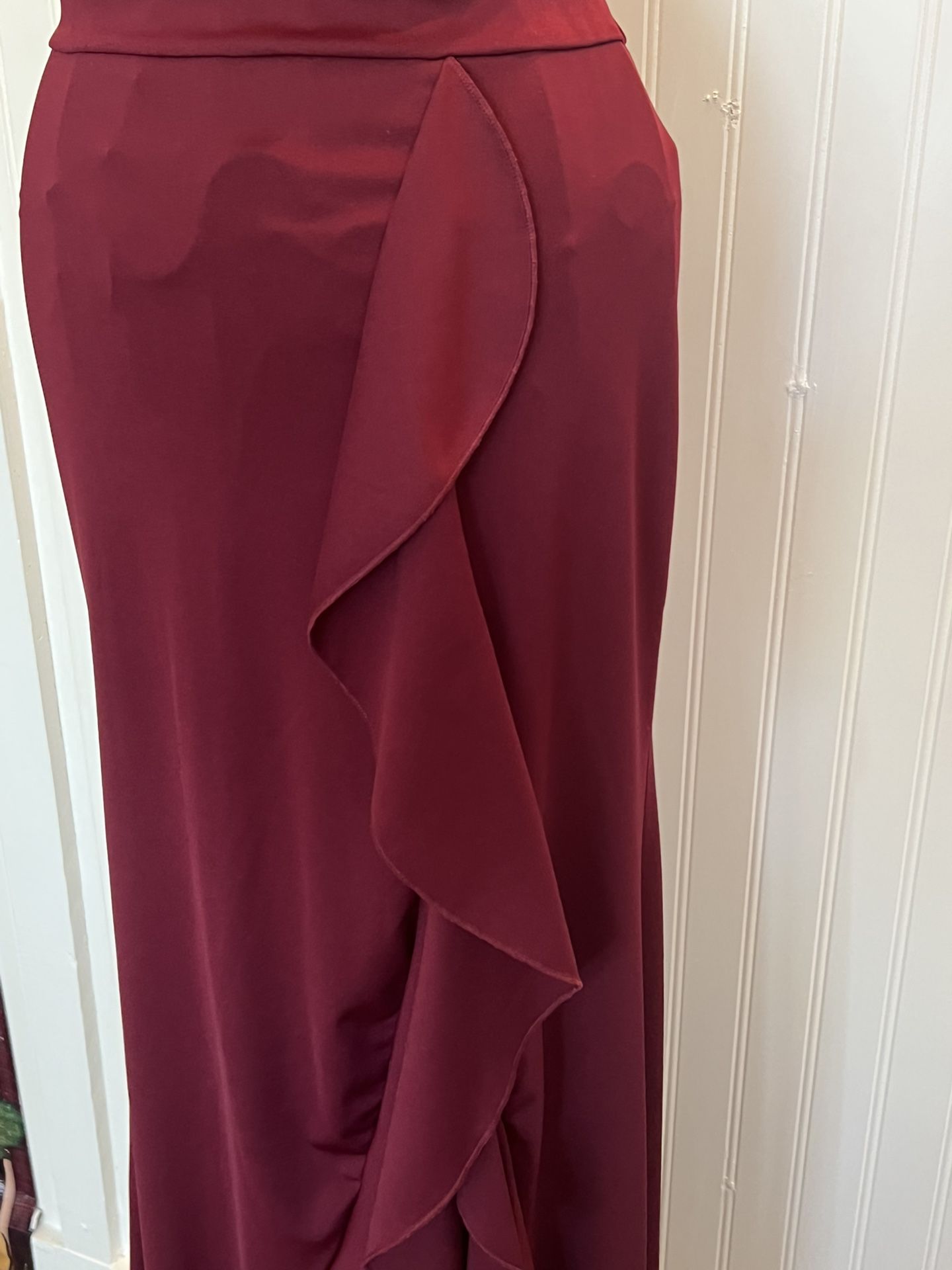 Beautiful wine color party dress Size S The fabric stretches