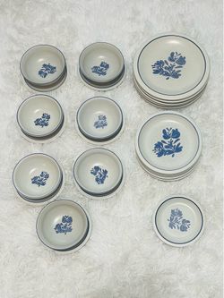 Vintage 26 Set Pfaltzgraff Yorktowne dinnerware collection