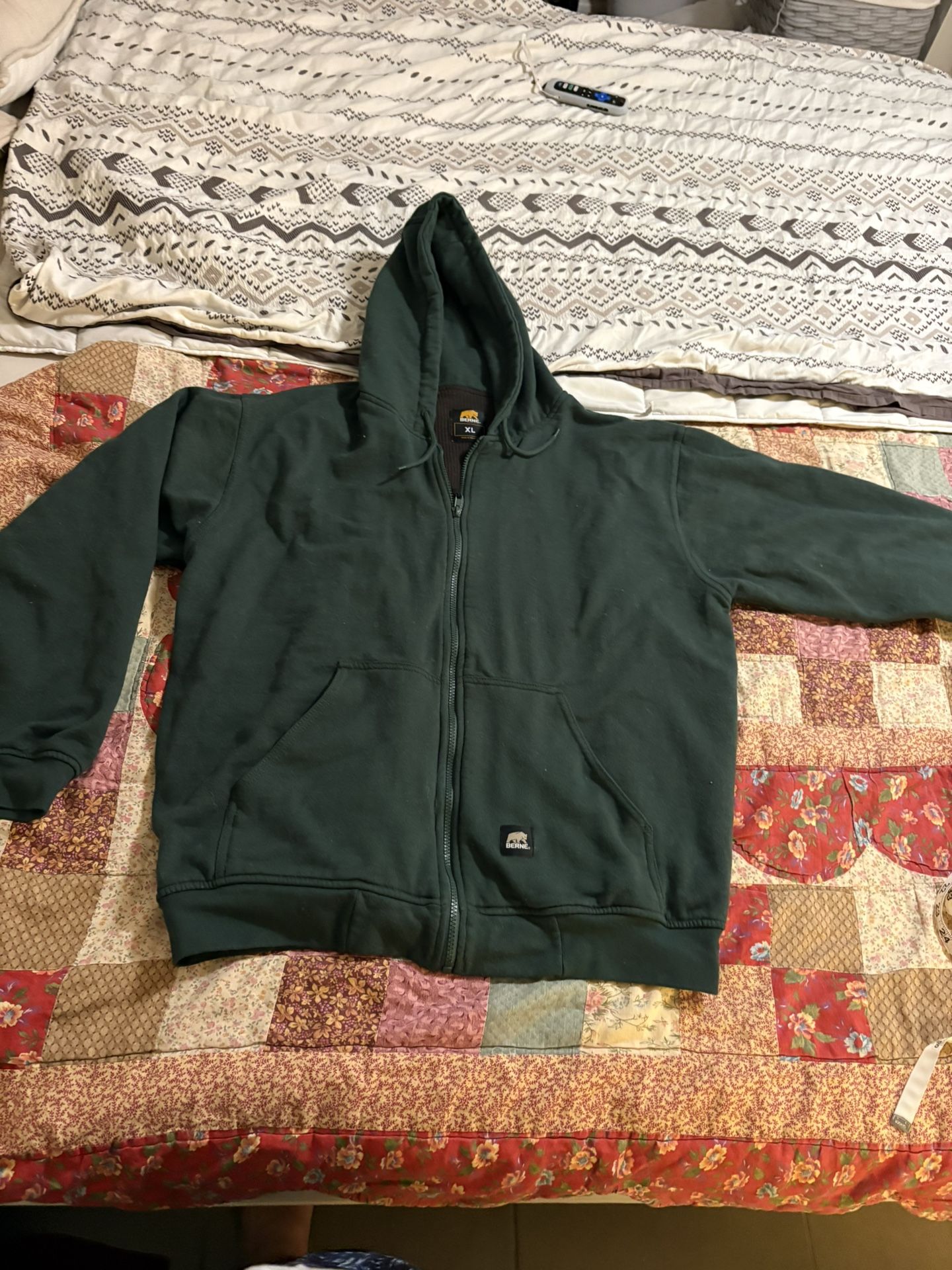 Berne Men’s Extra Large Green Hoodie With Pouch . $25
