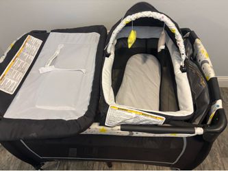 Baby pack and play /bassinet