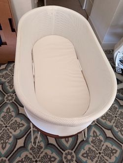 Snoo - bassinet with leg lifters (very clean)