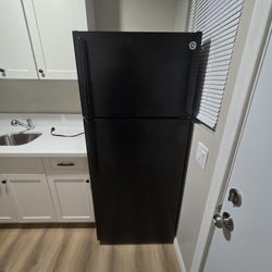 17.5 Cubic Feet GE Top Freezer Refrigerator 