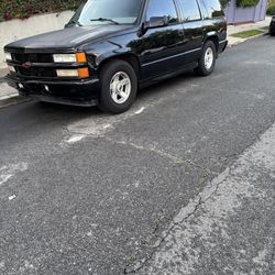 Chevy  Tahoe  2000.